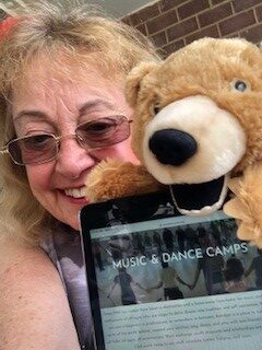 Dr. Sue Ashokan Online Music Camp w Puppet